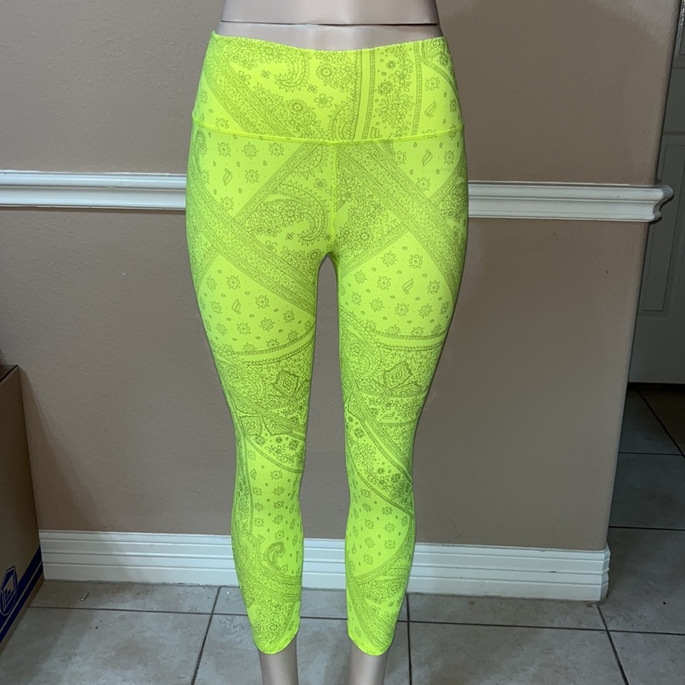 FABLETICS Bright neon yellow/green CAPRI Paisley